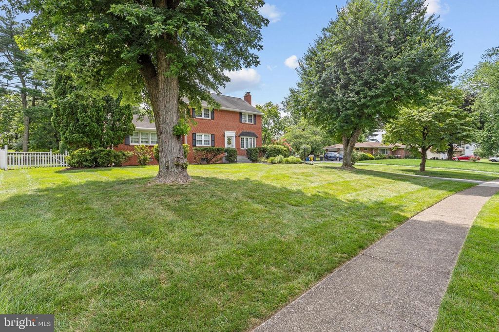 5 LOPATCONG DR, Ewing, NJ 08638