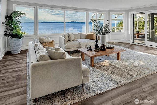 8001 Talbot Road, Edmonds, WA 98026