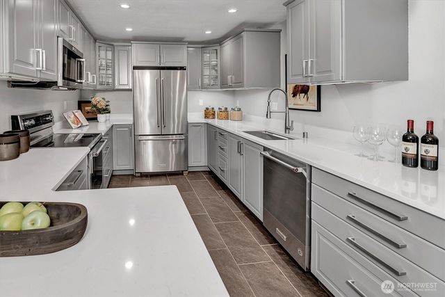 8001 Talbot Road, Edmonds, WA 98026