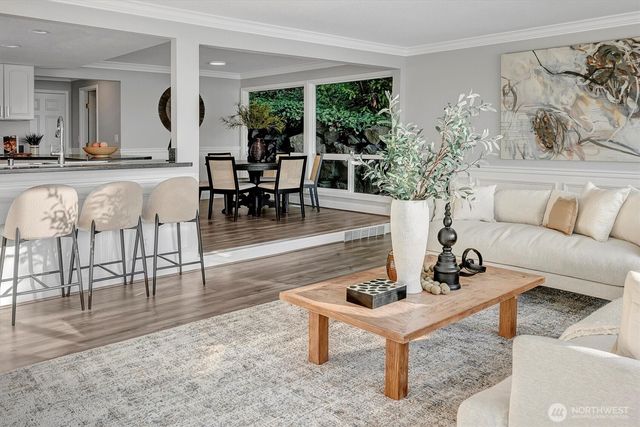 8001 Talbot Road, Edmonds, WA 98026