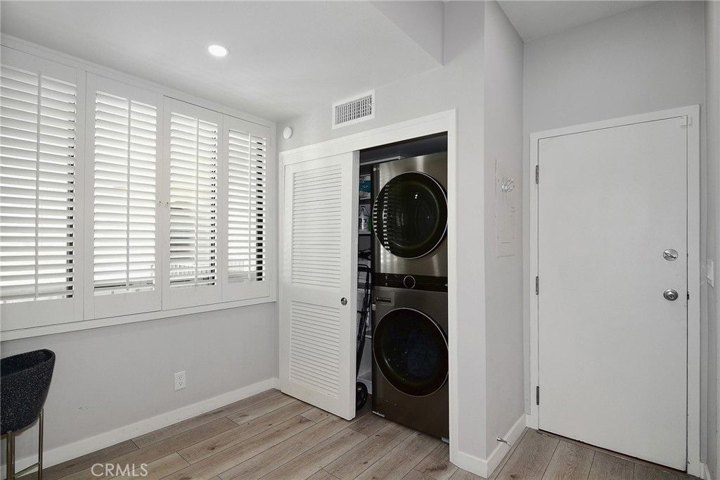 5216 Yarmouth Avenue 307, Encino, CA 91316 — photo 5