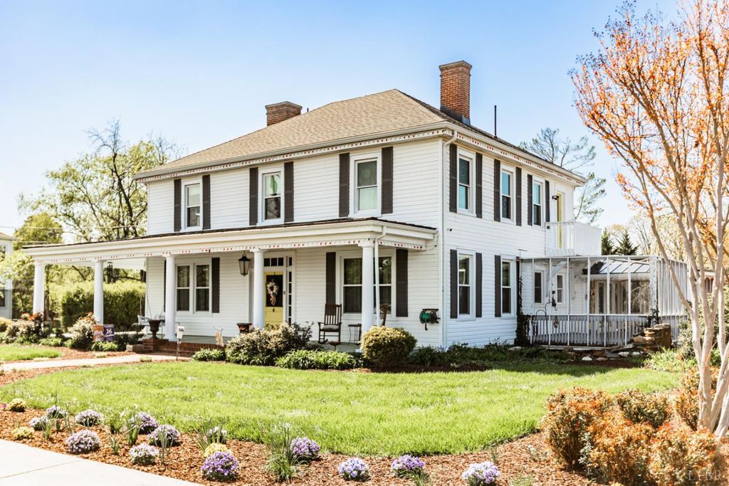 Image 1 of property listing at 151 Burke Street, Appomattox, VA 24522