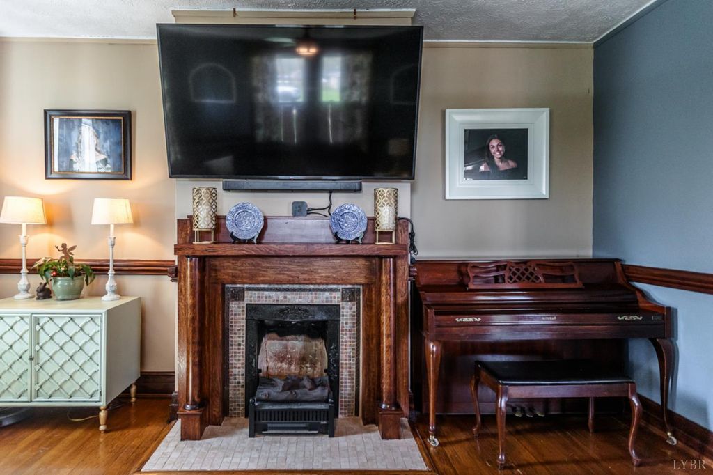 Image 15 of property listing at 151 Burke Street, Appomattox, VA 24522