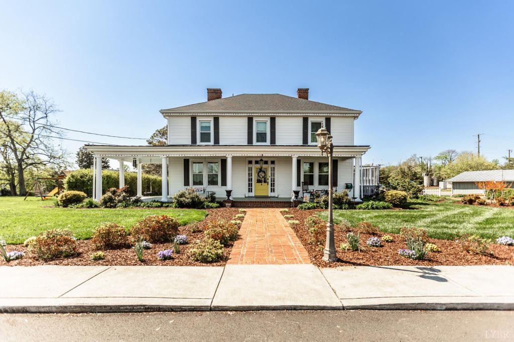 Image 2 of property listing at 151 Burke Street, Appomattox, VA 24522