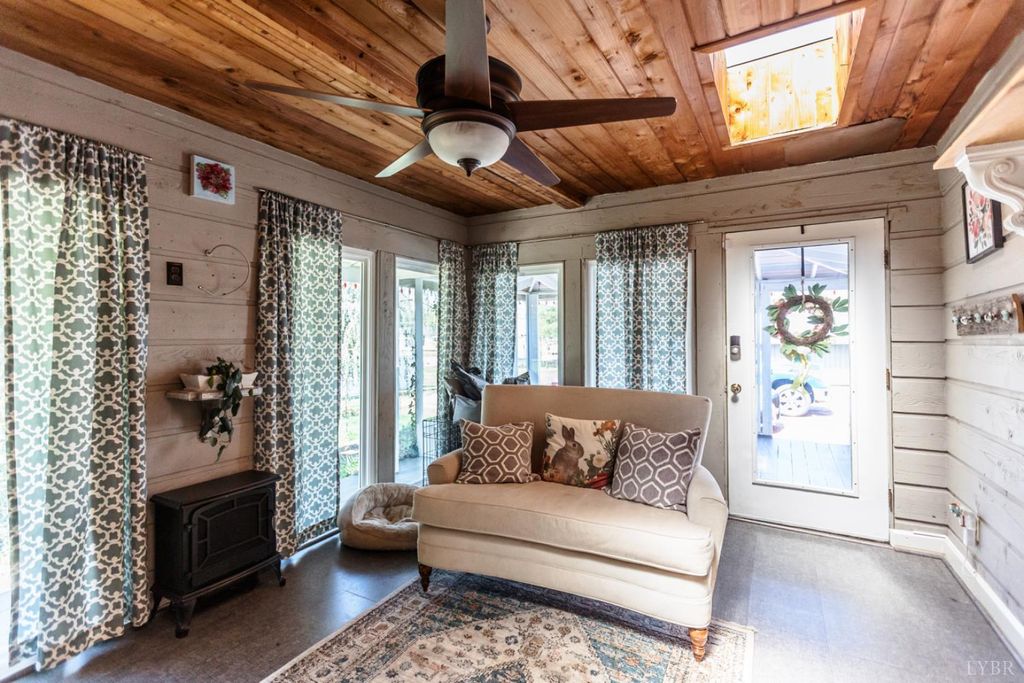 Image 27 of property listing at 151 Burke Street, Appomattox, VA 24522