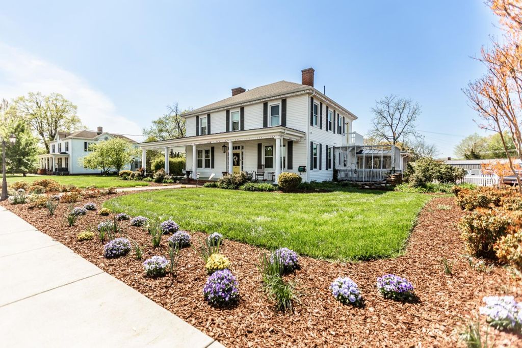 Image 3 of property listing at 151 Burke Street, Appomattox, VA 24522