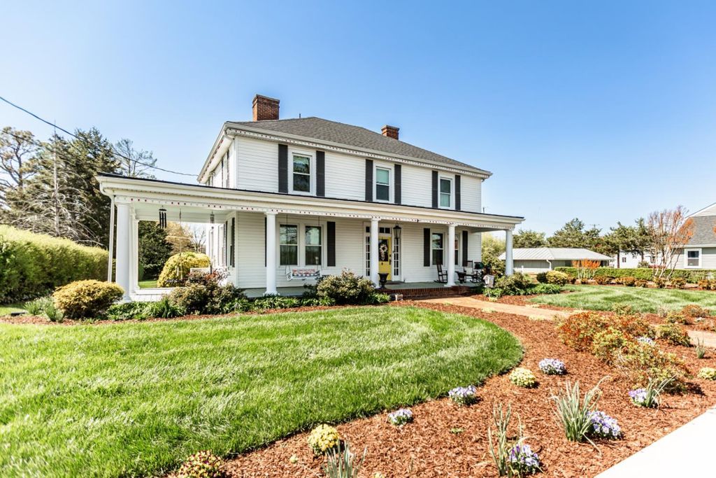 Image 5 of property listing at 151 Burke Street, Appomattox, VA 24522
