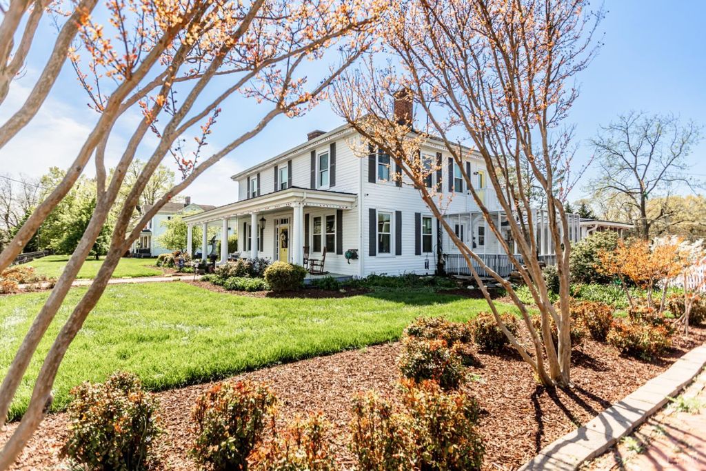 Image 6 of property listing at 151 Burke Street, Appomattox, VA 24522