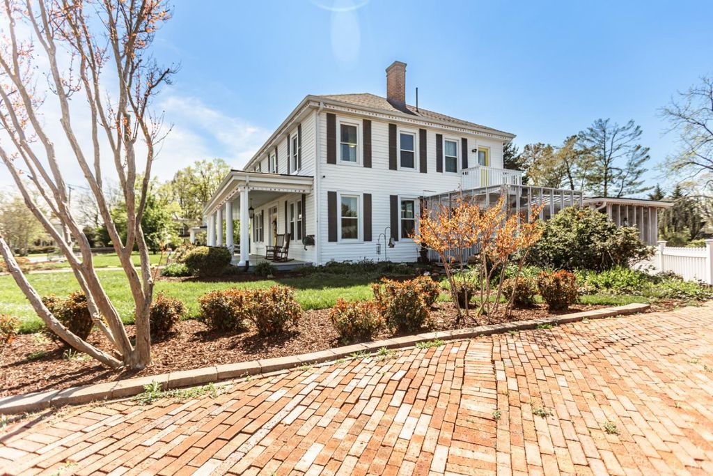 Image 7 of property listing at 151 Burke Street, Appomattox, VA 24522