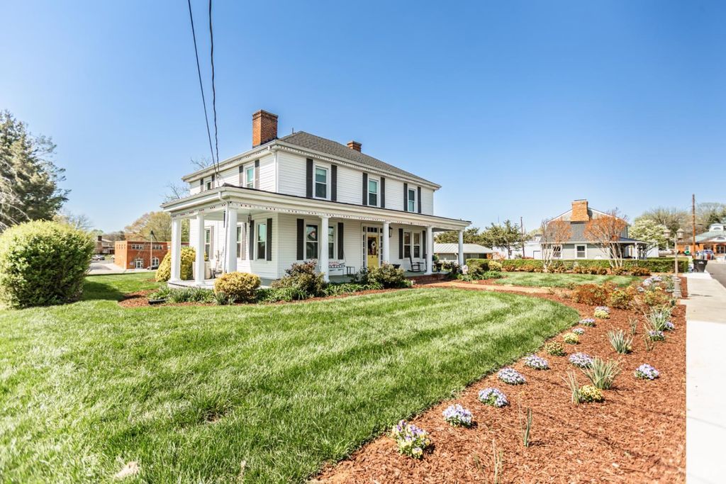 Image 8 of property listing at 151 Burke Street, Appomattox, VA 24522