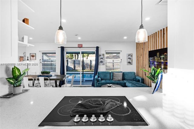 6661 Freedom St, Hollywood, FL 33024