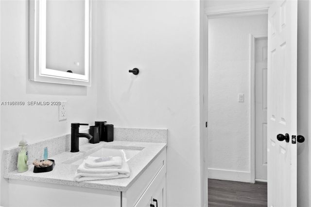 6661 Freedom St, Hollywood, FL 33024