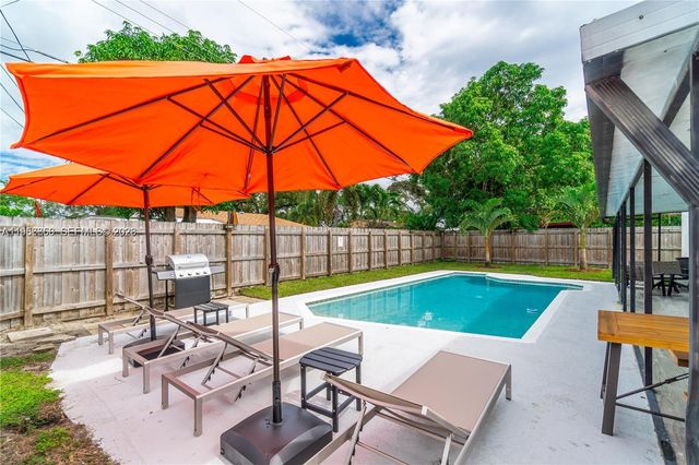 6661 Freedom St, Hollywood, FL 33024