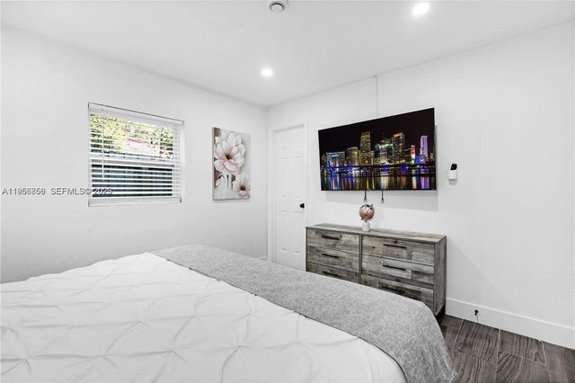 6661 Freedom St, Hollywood, FL 33024