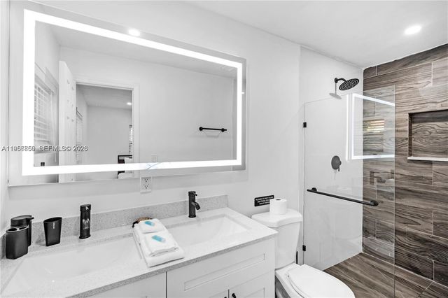 6661 Freedom St, Hollywood, FL 33024