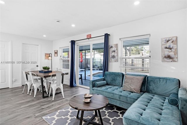 6661 Freedom St, Hollywood, FL 33024