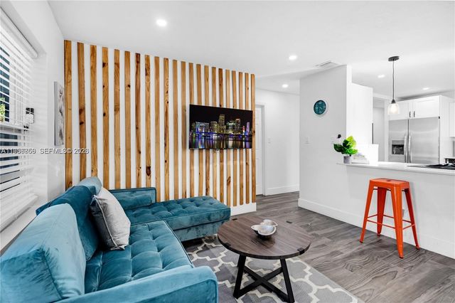 6661 Freedom St, Hollywood, FL 33024