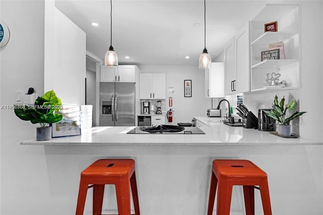 6661 Freedom St, Hollywood, FL 33024