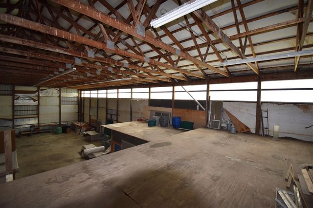 71627 County Road 681, Hartford, MI 49057