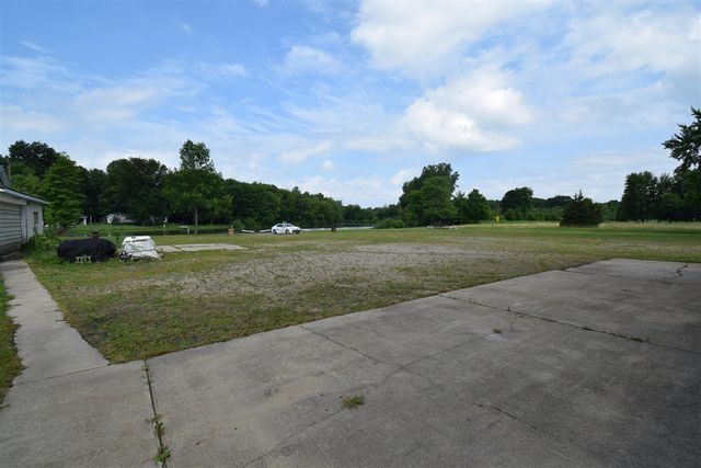 71627 County Road 681, Hartford, MI 49057