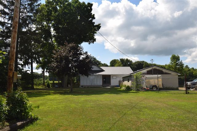 71627 County Road 681, Hartford, MI 49057