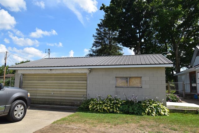 71627 County Road 681, Hartford, MI 49057