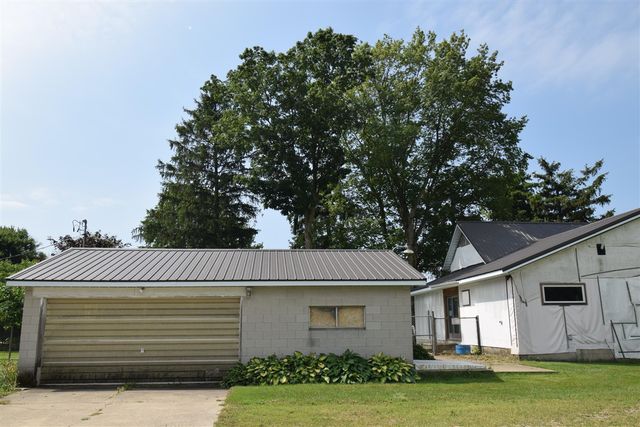 71627 County Road 681, Hartford, MI 49057