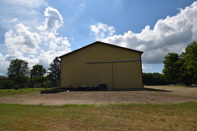 71627 County Road 681, Hartford, MI 49057