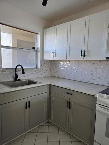 2831 E Sunrise Lakes Drive 208, Sunrise, FL 33322