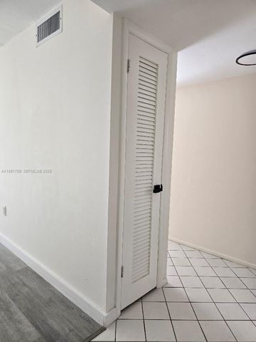 2831 E Sunrise Lakes Drive 208, Sunrise, FL 33322
