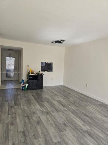 2831 E Sunrise Lakes Drive 208, Sunrise, FL 33322