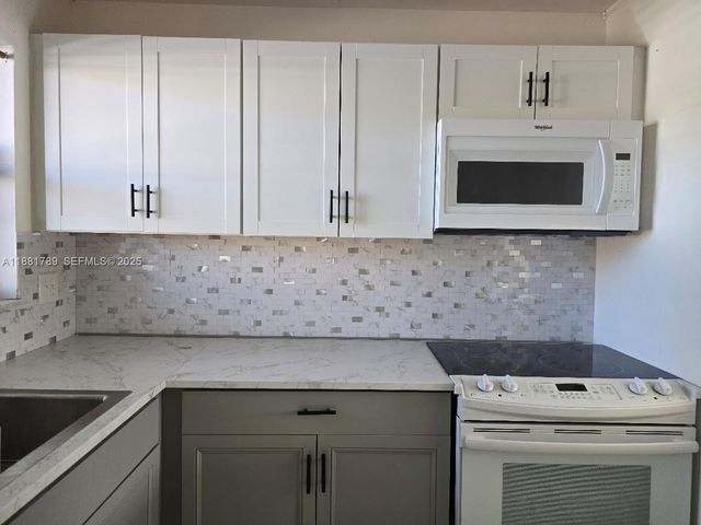 2831 E Sunrise Lakes Drive 208, Sunrise, FL 33322