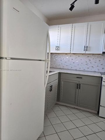 2831 E Sunrise Lakes Drive 208, Sunrise, FL 33322