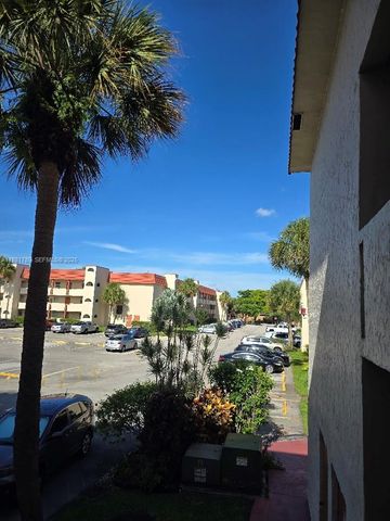 2831 E Sunrise Lakes Drive 208, Sunrise, FL 33322