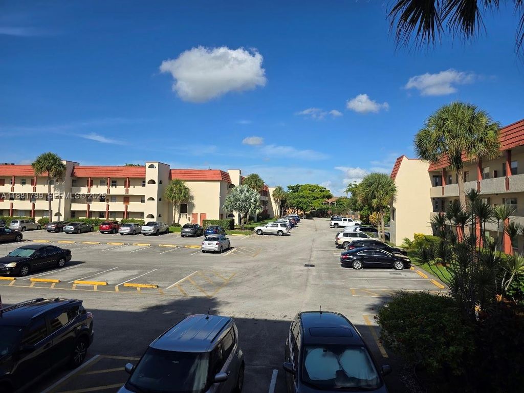 2831 E Sunrise Lakes Drive 208, Sunrise, FL 33322