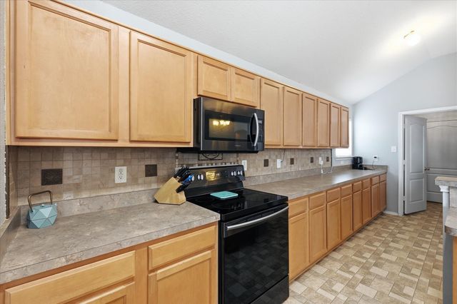 117 Hampton Court, Rhome, TX 76078