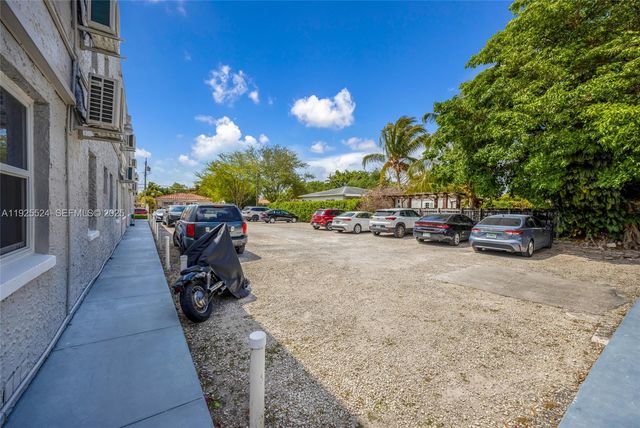 3237 SW 4th St, Miami, FL 33135