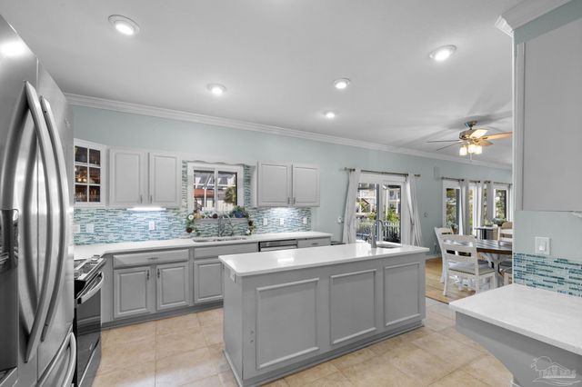 1698 College Pkwy, Gulf Breeze, FL 32563