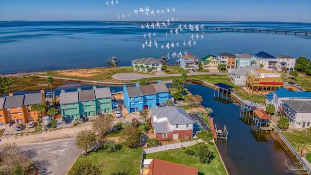 1698 College Pkwy, Gulf Breeze, FL 32563