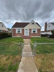 831 James Place, Uniondale, NY 11553