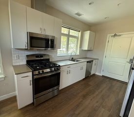 11 Alder St 4-2D, Waltham, MA 02452