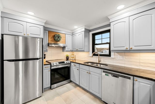 588 Andover St, Lowell, MA 01852