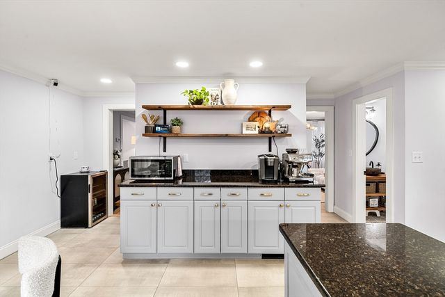 588 Andover St, Lowell, MA 01852