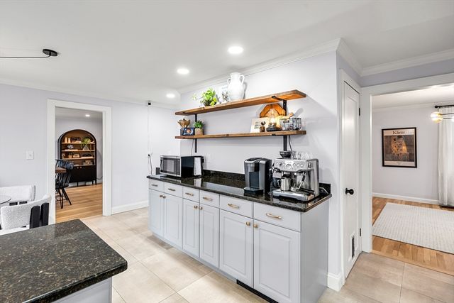 588 Andover St, Lowell, MA 01852