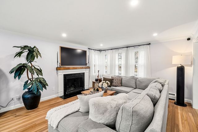 588 Andover St, Lowell, MA 01852