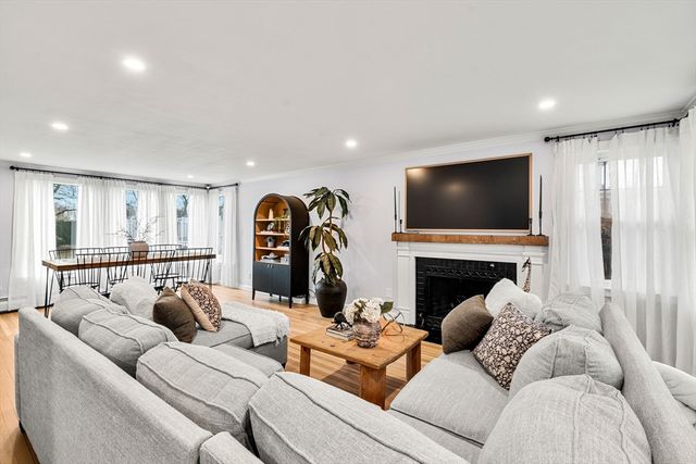 588 Andover St, Lowell, MA 01852