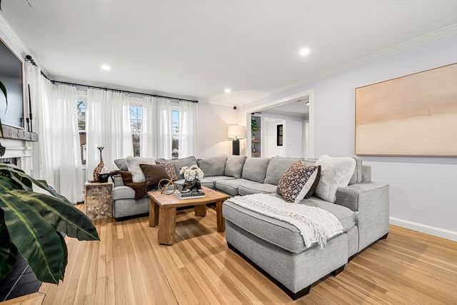 588 Andover St, Lowell, MA 01852