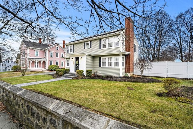 588 Andover St, Lowell, MA 01852