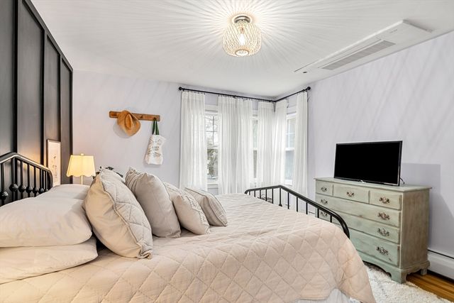 588 Andover St, Lowell, MA 01852