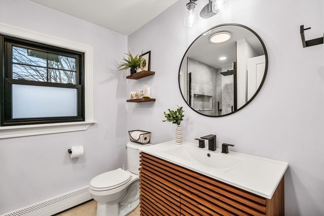 588 Andover St, Lowell, MA 01852